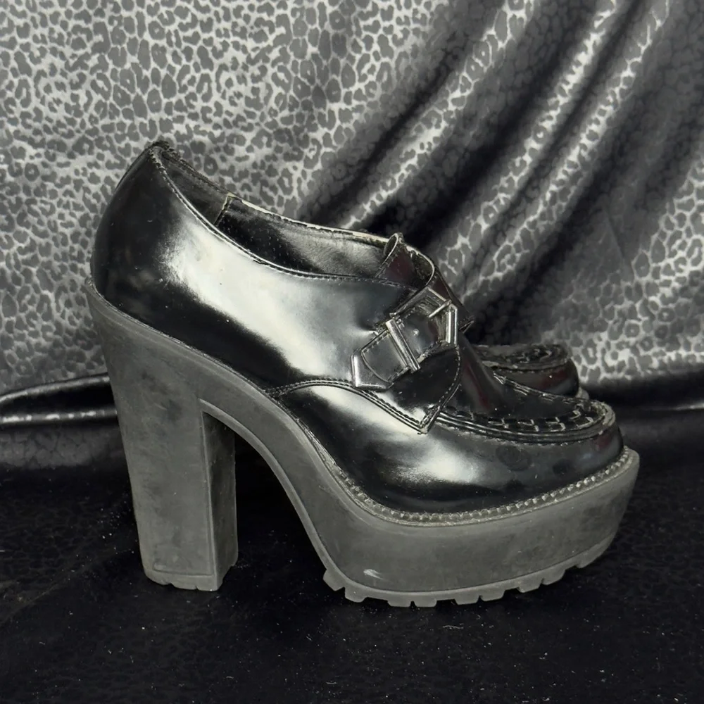 Forever 21 Black Platform Creepers Size 7.5